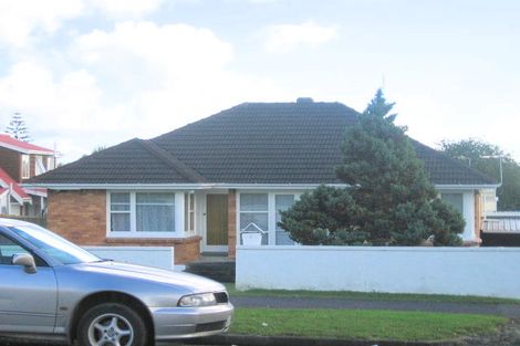 Photo of property in 3/4 Mcleod Road, Henderson, Auckland, 0612