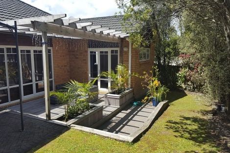 Photo of property in 10 Piper Place, Goodwood Heights, Auckland, 2105