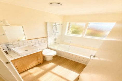 Photo of property in 5/139 Queens Drive, Lyall Bay, Wellington, 6022