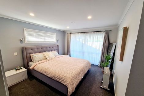 Photo of property in 19 Mooring Close, Whitby, Porirua, 5024