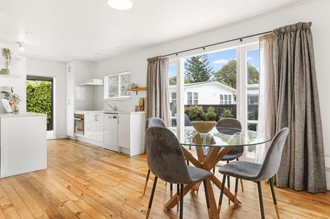 Photo of property in 1/39 Stottholm Road, Titirangi, Auckland, 0604