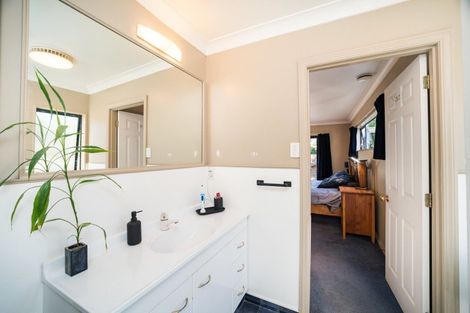 Photo of property in 15 Rothesay Place, Highbury, Palmerston North, 4412