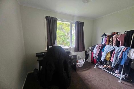 Photo of property in 1 Kinapori Terrace, Newlands, Wellington, 6037