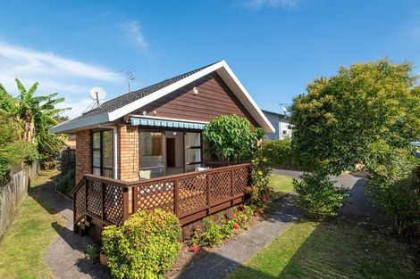 Photo of property in 2/5 Alma Road, Milford, Auckland, 0620