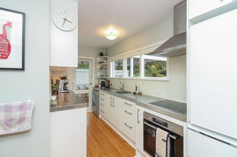 Photo of property in 35 Farm Road, Northland, Wellington, 6012
