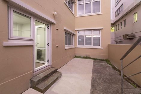 Photo of property in Fountain Court, 16/48u Oriental Parade, Oriental Bay, Wellington, 6011