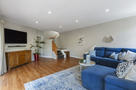Photo of property in 47 Lyons Avenue, Murrays Bay, Auckland, 0630