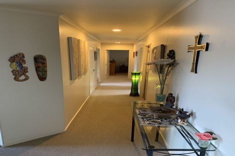 Photo of property in 9 Meharg Place, Fairview Heights, Auckland, 0632