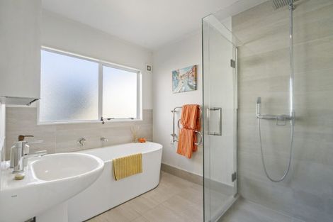 Photo of property in 23 Kiteroa Terrace, Rothesay Bay, Auckland, 0630