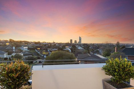 Photo of property in 1 Arthur Crescent, Hauraki, Auckland, 0622