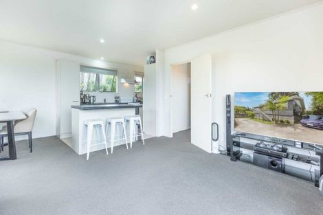 Photo of property in 33 Keegan Drive, Massey, Auckland, 0614