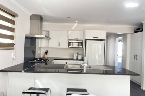 Photo of property in 33 Stockport Grove, Churton Park, Wellington, 6037