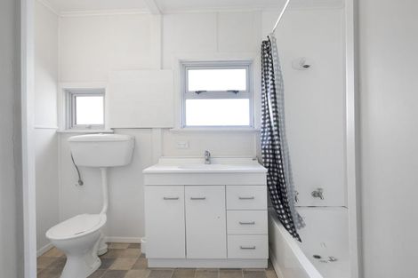 Photo of property in 68 Moana Street, Otaki Beach, Otaki, 5512