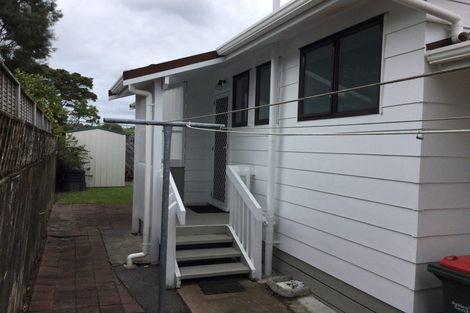 Photo of property in 7 Vardon Road, Green Bay, Auckland, 0604
