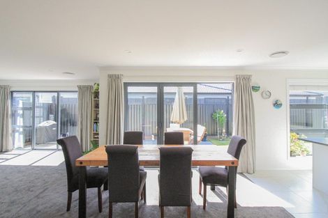 Photo of property in 17 Buddle Road, Wallaceville, Upper Hutt, 5018