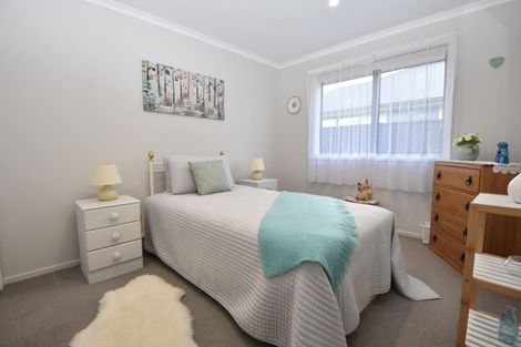 Photo of property in 2 Hereford Drive, Carterton, 5713