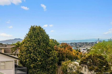 Photo of property in 15 Target Road, Totara Vale, Auckland, 0629