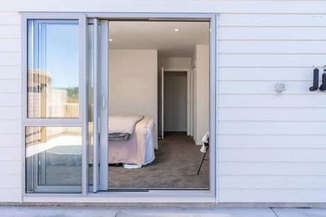 Photo of property in 9 Pine Hill Rise, Glenside, Wellington, 6037