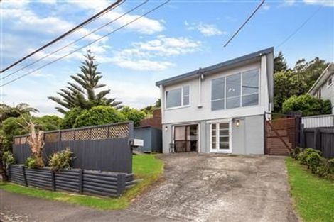 Photo of property in 19 Black Rock Road, Newlands, Wellington, 6037