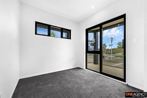 Photo of property in 18 Waimarie Drive, Karaka, 2578
