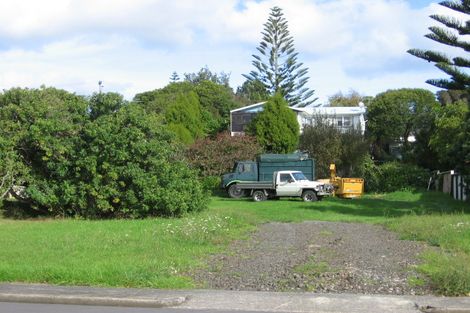 Photo of property in 4 Chapman Road, Te Atatu Peninsula, Auckland, 0610
