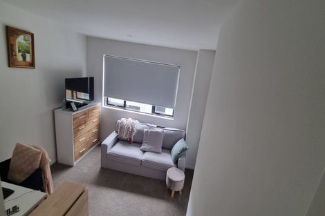 Photo of property in 35 Morihana Close, Glen Eden, 0602