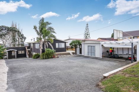Photo of property in 80 Royal Road, Massey, Auckland, 0614