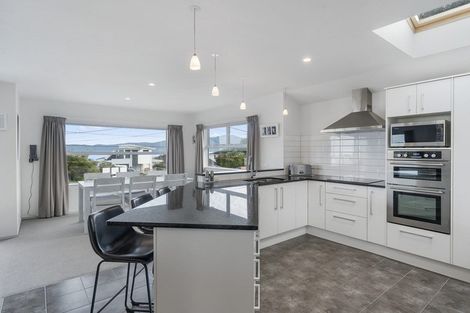Photo of property in 91 Seaview Road, Paraparaumu Beach, Paraparaumu, 5032