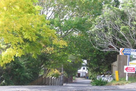 Photo of property in 2/2e Sunnynook Road, Sunnynook, Auckland, 0620