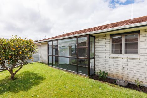 Photo of property in 5 Herbert Avenue, Cloverlea, Palmerston North, 4412