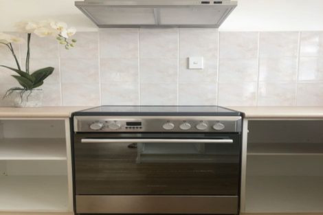 Photo of property in 1/90 Pupuke Road, Hillcrest, Auckland, 0627