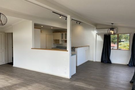 Photo of property in 17 Sea Vista Avenue, Beach Haven, Auckland, 0626