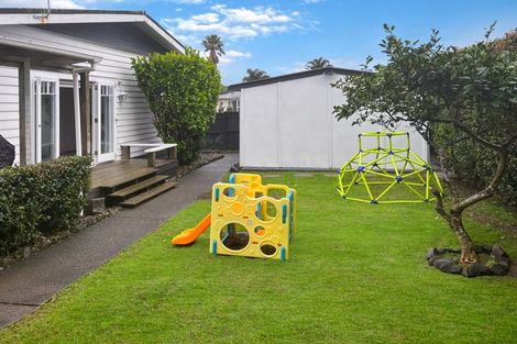 Photo of property in 1a Brennan Avenue, Te Atatu Peninsula, Auckland, 0610