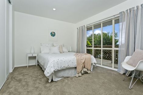 Photo of property in 5 Sandpiper Grove, Unsworth Heights, Auckland, 0632