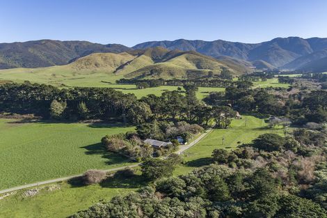 Photo of property in 620 Western Lake Road, Western Lake, Featherston, 5773