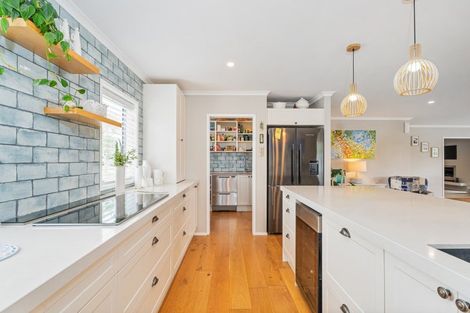 Photo of property in 10 Austin Drive, Whitianga, 3510