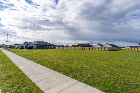 Photo of property in 12 Endelave Way, Carterton, 5713