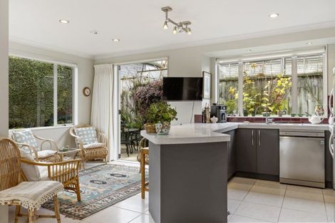 Photo of property in 2/12 Gradwell Place, Two Mile Bay, Taupo, 3330