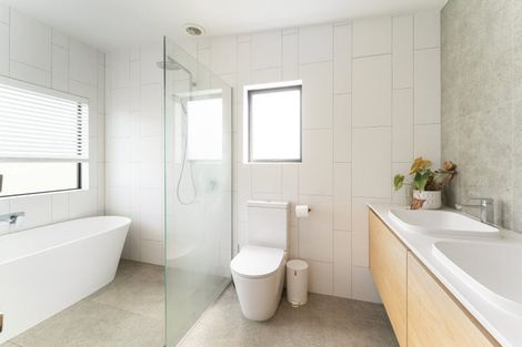 Photo of property in 50 Parr Terrace, Castor Bay, Auckland, 0620