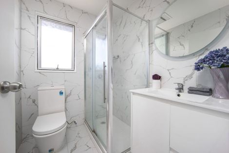 Photo of property in 90 Lantana Road, Green Bay, Auckland, 0604