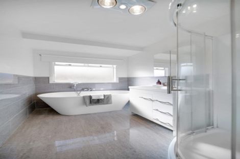 Photo of property in 1/62 Walworth Avenue, Pakuranga Heights, Auckland, 2010