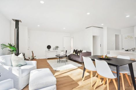 Photo of property in 9a/2 De Val Drive, Titirangi, Auckland, 0604