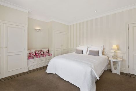 Photo of property in 122 Straven Road, Fendalton, Christchurch, 8014