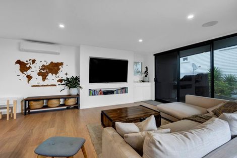 Photo of property in 28a Waiwaka Terrace, Strandon, New Plymouth, 4312