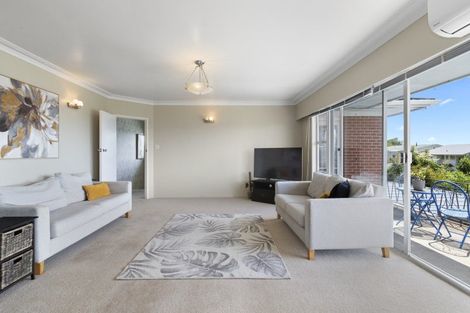 Photo of property in 8 Hamlet Place, Pukekohe, 2120