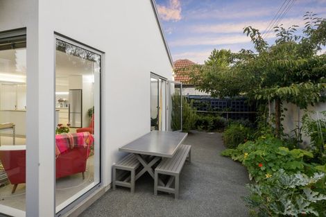 Photo of property in 64 Hewitts Road, Merivale, Christchurch, 8014