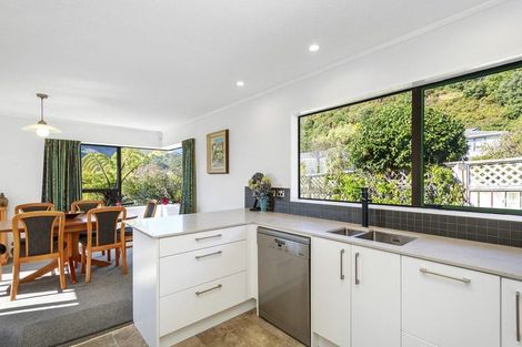 Photo of property in 40 Woodman Drive, Tawa, Wellington, 5028