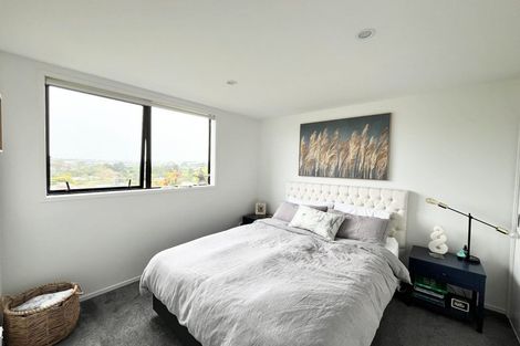 Photo of property in 52e Vodanovich Road, Te Atatu South, Auckland, 0610