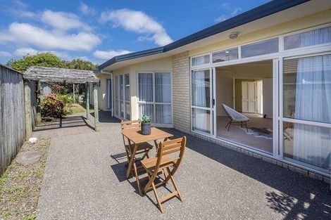 Photo of property in 25 San Priamo Place, Paraparaumu Beach, Paraparaumu, 5032