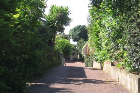 Photo of property in 2/43 Rothesay Bay Road, Rothesay Bay, Auckland, 0630